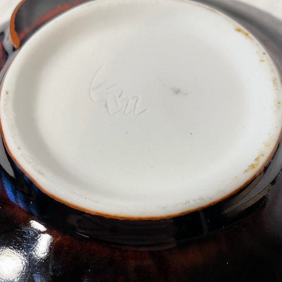 Georgetown pottery’s Black Ikebana Ceramic Flower Holder with attached frog - Picture 5 of 7